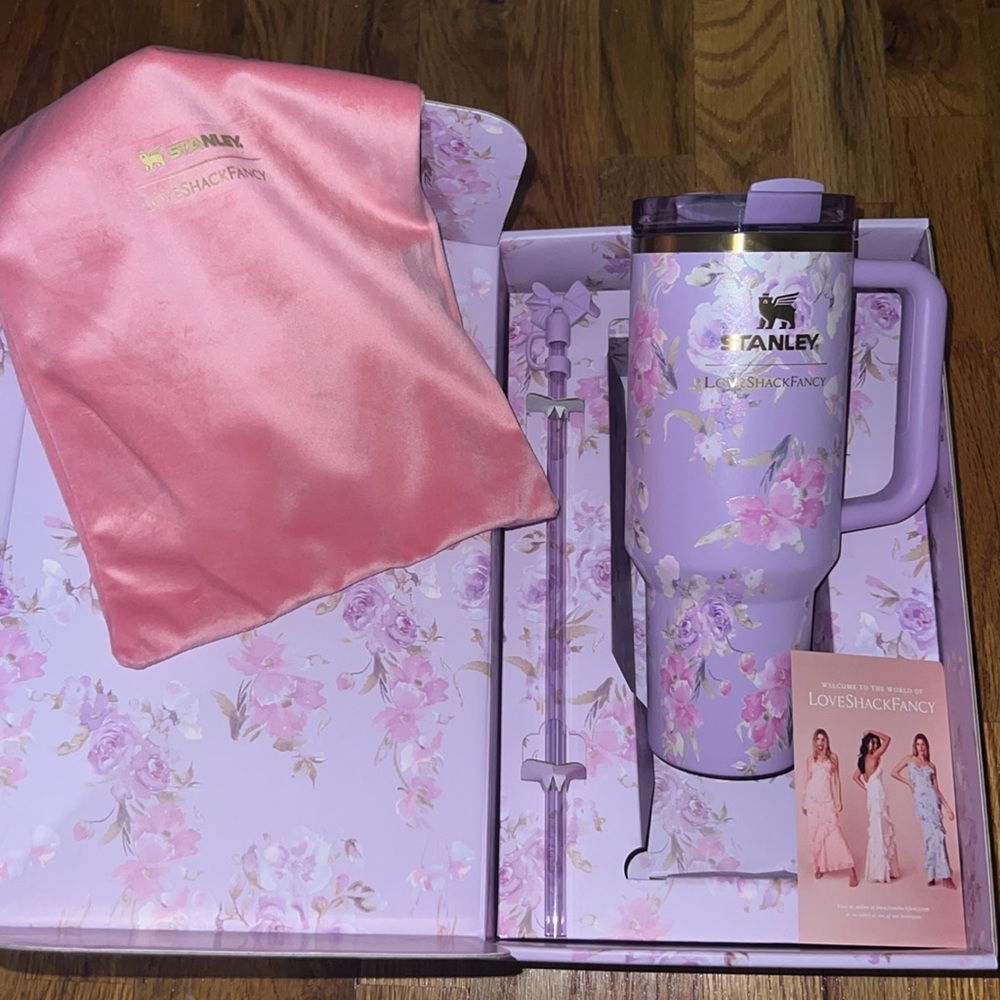 THE STANLEY X LOVESHACKFANCY QUENCHER | 40 OZ HAPPY THOUGHTS BRAND NEW IN BOX